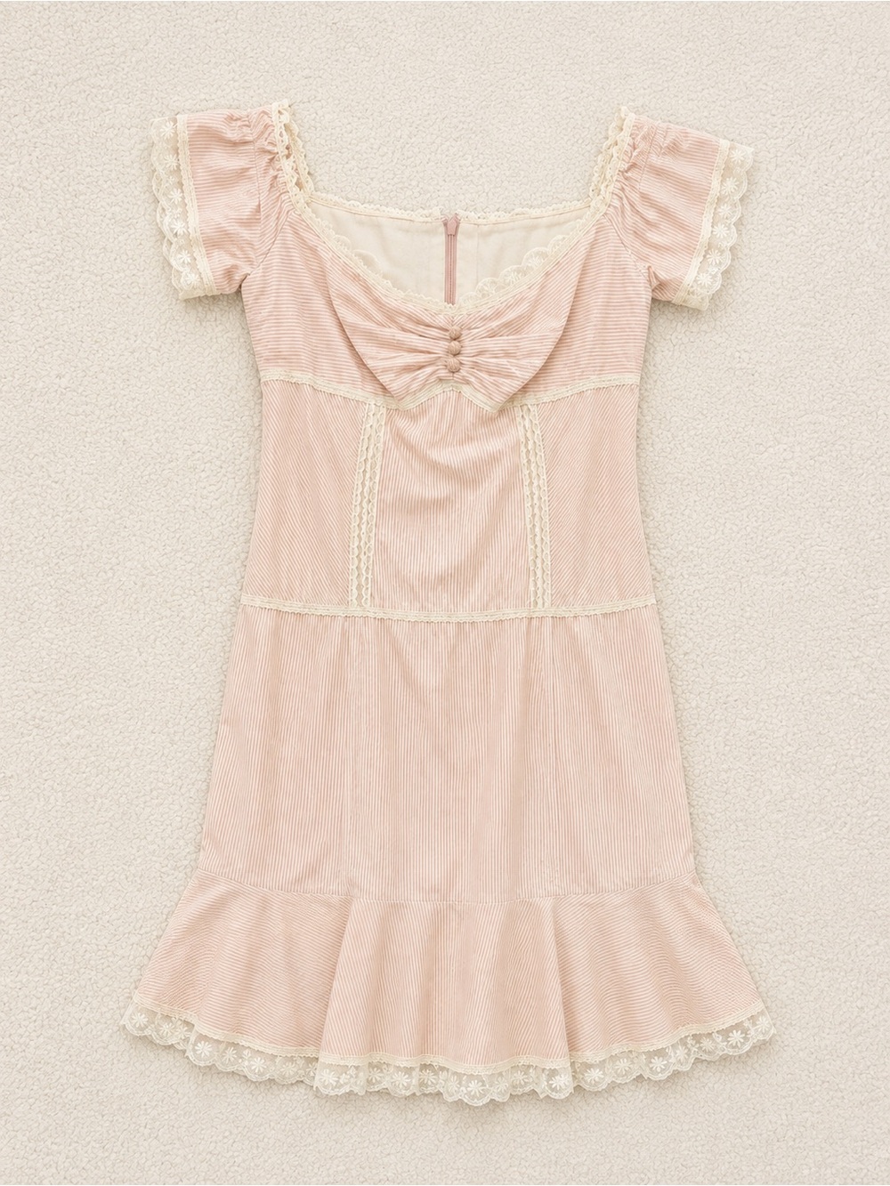 Vintage-Inspired Pink Lace-Trim Chemise iKiTo France